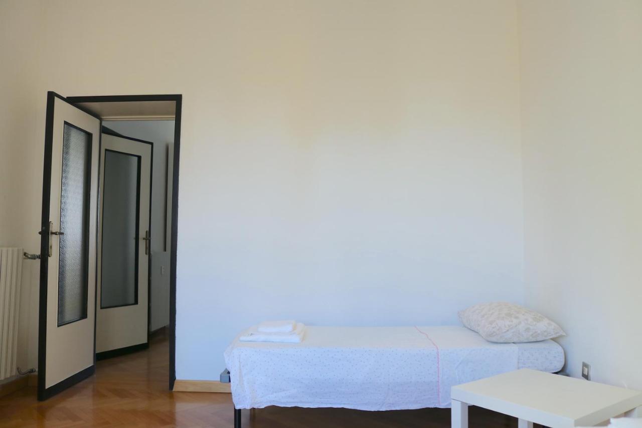 Sant Ambrogio Mansion - Via Olona Appartement Milaan Buitenkant foto
